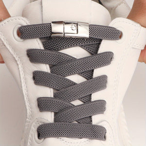 1pair Stylish and Comfortable Women's White Sneakers with Buckles - No More Hassle with Laces!