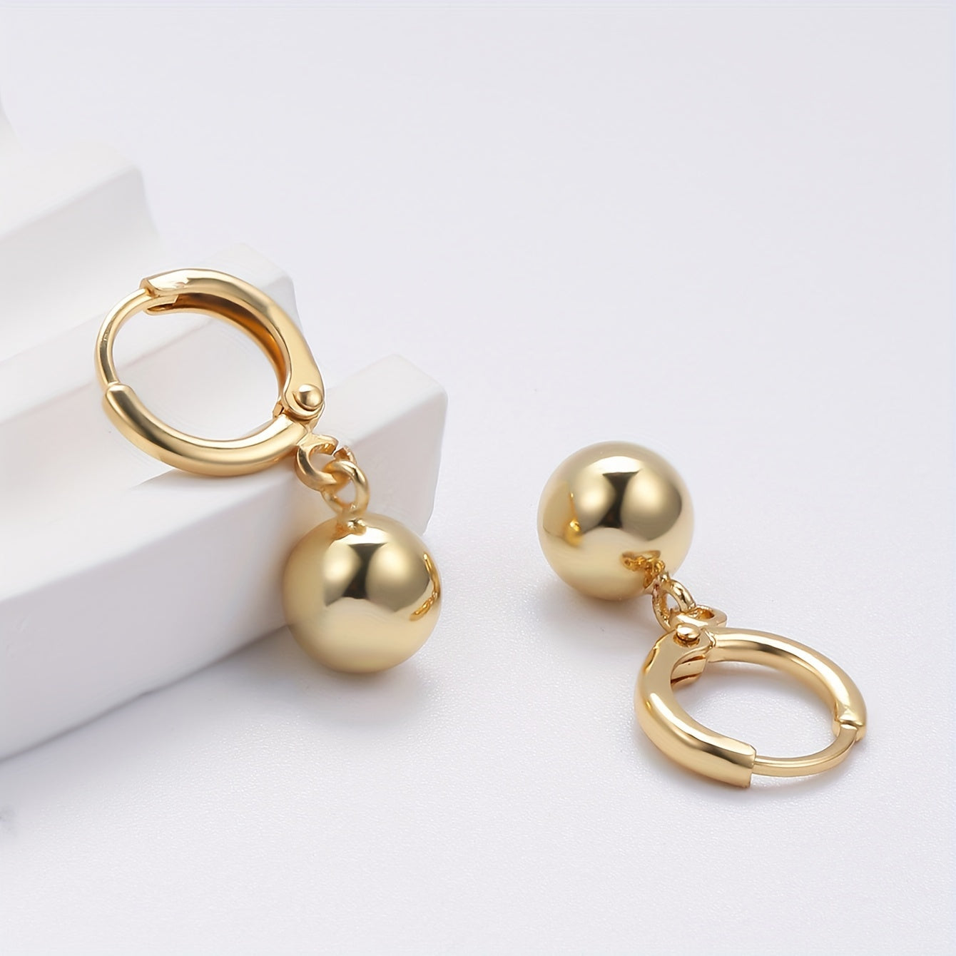 1pair Women's Trendy Fashion Round Ball Dangle Earrings