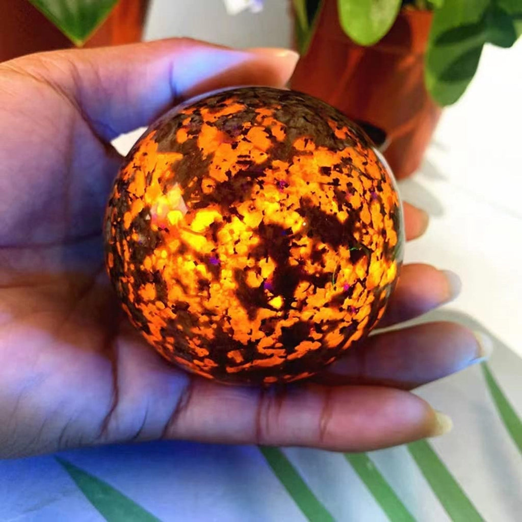 Amazing Yooperlite Ball UV Reaction Crystal Ball Crystal Sphere Fluorescent Sodalite Reiki Healing Meditation Lavalite Ball  with Free Stand