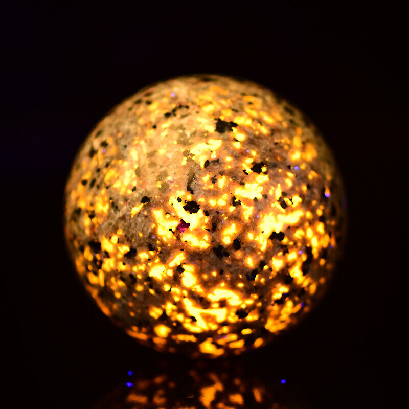 Amazing Yooperlite Ball UV Reaction Crystal Ball Crystal Sphere Fluorescent Sodalite Reiki Healing Meditation Lavalite Ball  with Free Stand