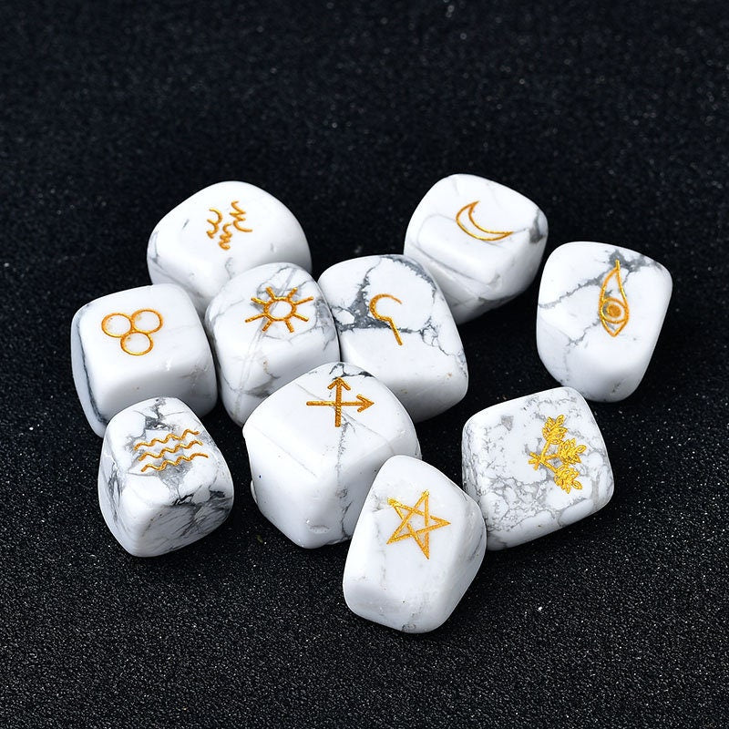 10 Pieces Witch Runes Carved Howlite Gravel Crytsal Reiki Healing Meditation Hand-Polished for Fish Tank Decor Garden Gift
