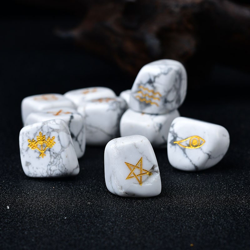 10 Pieces Witch Runes Carved Howlite Gravel Crytsal Reiki Healing Meditation Hand-Polished for Fish Tank Decor Garden Gift