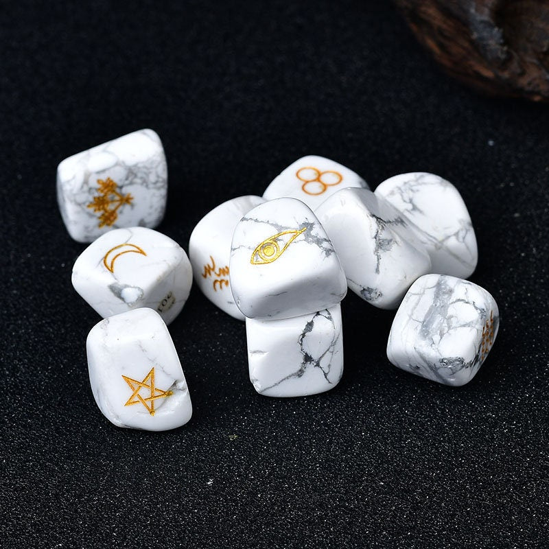 10 Pieces Witch Runes Carved Howlite Gravel Crytsal Reiki Healing Meditation Hand-Polished for Fish Tank Decor Garden Gift